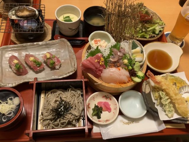 部屋で食べれる豪華な食事!!_沼津・湯河原温泉 万葉の湯