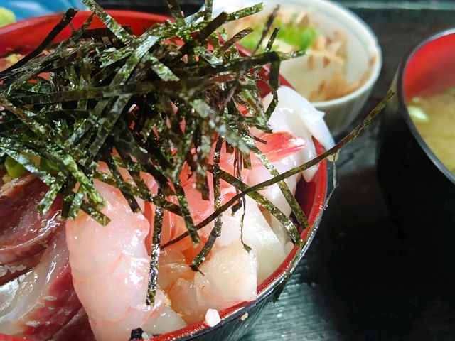 アジ イカ 甘海老 マグロ
小鉢本日は冷奴
味噌
自家製漬け物_ずう