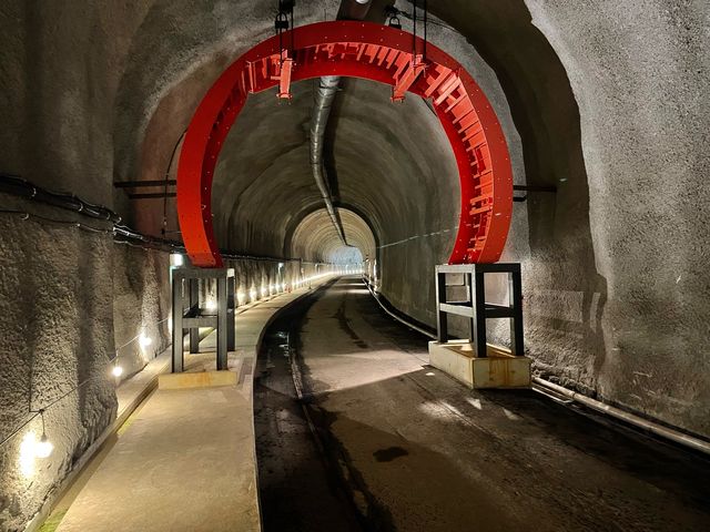 ここへは少し歩きます。_電力ミュージアムOKKY(奥清津発電所)