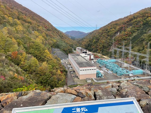 上から見た!1番奥の建物!_電力ミュージアムOKKY(奥清津発電所)