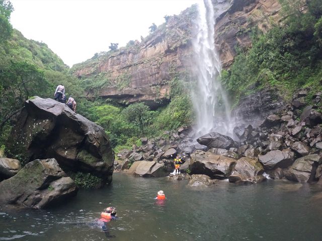 ピナイサーラの滝壺で_西表島カヌークラブ 空風