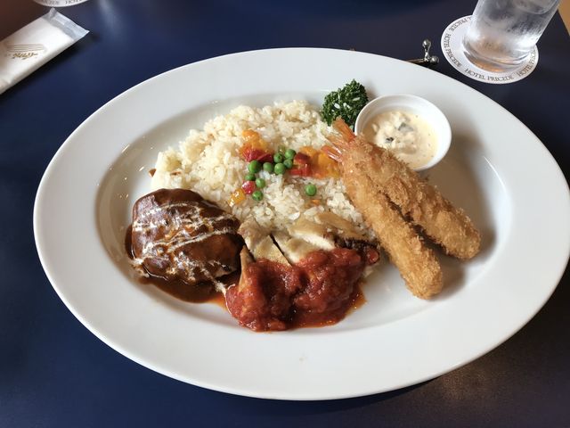 メインの洋食プレートランチ_ヴィヴァン・ヴェール