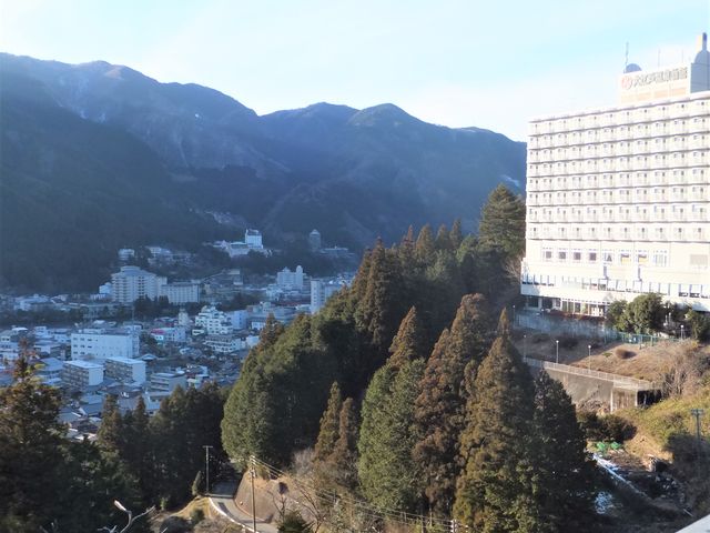 橋の間近にある大江戸温泉物語_縄文橋