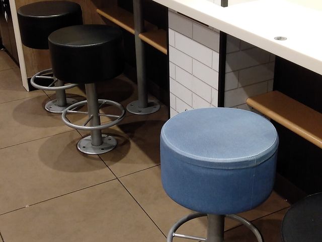 2Fカウンター席_マクドナルド 静岡駅アスティ店