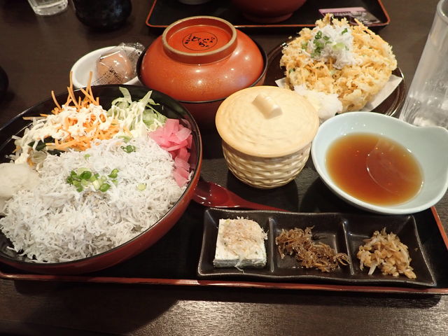 しらす問屋 とびっちょ 参道店