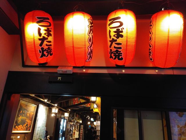 店内も楽しい雰囲気。全席禁煙で良かった。_炉ばた煉瓦