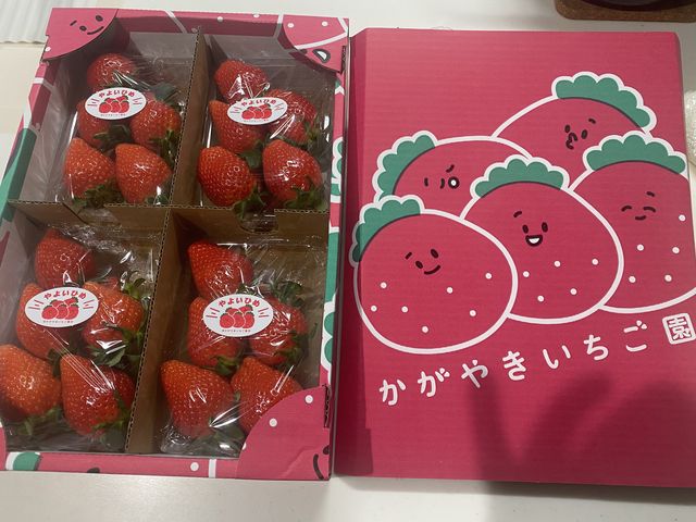 自分用でお土産用でも可愛いい箱で家に帰っても楽しみがまだある!_かがやきいちご園