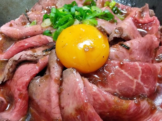 近江牛ローストビーフ丼_いろは精肉店
