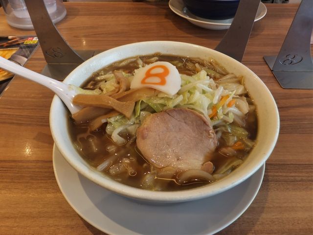 看板メニューの一つ:野菜らーめん(醤油)_8番ラーメン本店