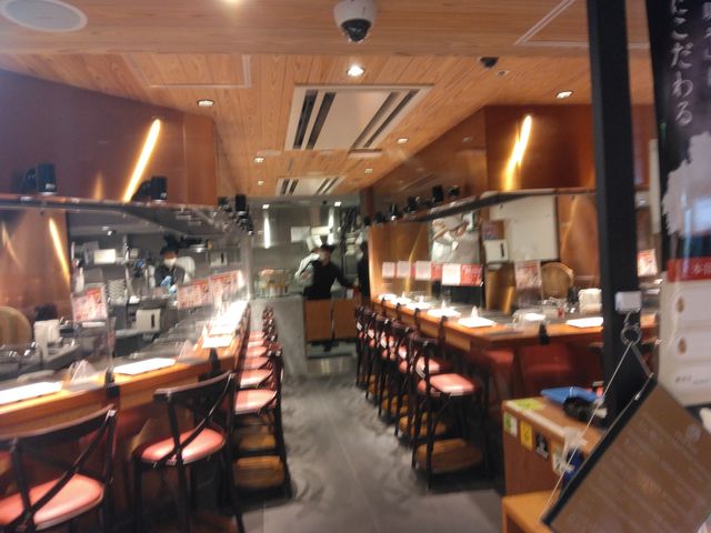 店内は広いです。_極味や 東京駅店
