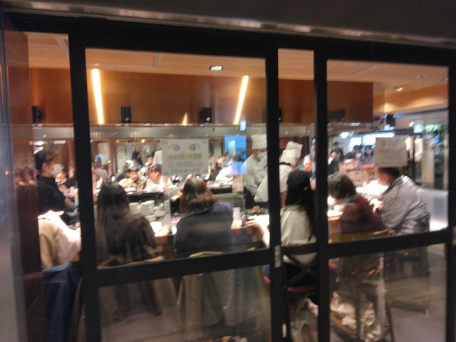 みんな幸せそうでした。_極味や 東京駅店