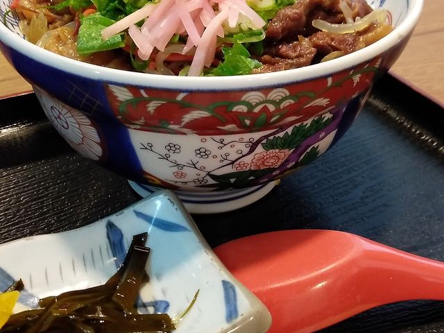 たくあん・昆布添えられています_八千代 駅前店