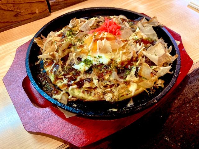鉄板焼きで熱々なお好み焼きでとっても美味しいかったです_乃んでれ