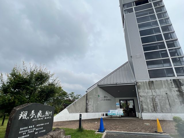 建物も紙ヒコーキ風_とよまつ紙ヒコーキ・タワー