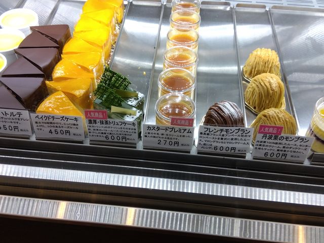ショーケースはこんな感じ。_菓子職人