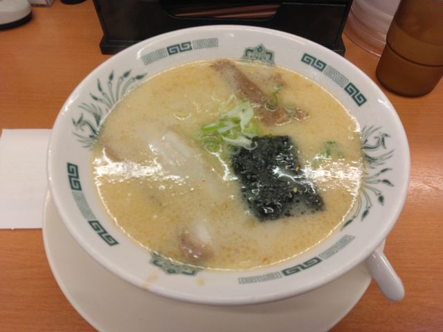 期待通りの美味しさでした、「とんこつラーメン」。_熱烈 中華食堂 日高屋 西葛西北口店