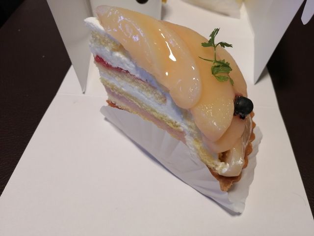 桃のトルテ_アンテノール ラゾーナ川崎プラザ