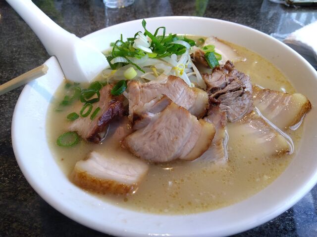 チャーシュー麺。チャーシューたっぷりですが1500円はちょっと割り高感あるかもね。_薩摩ッ子ラーメン