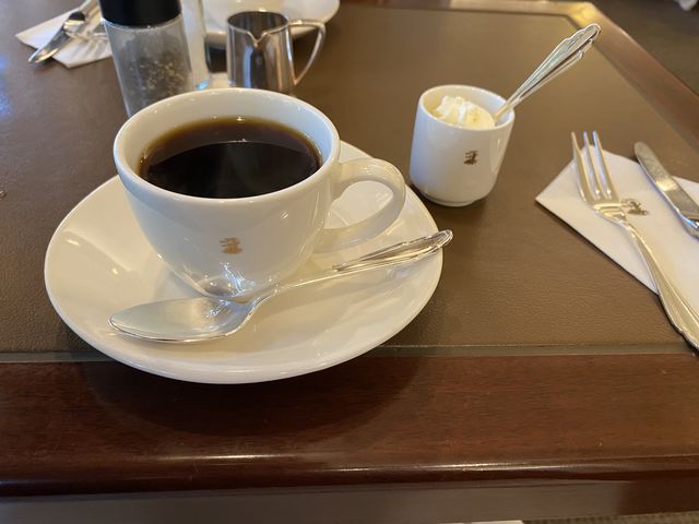 ウィンナーコーヒーはクリームが別で自分好みのクリームをコーヒーにのせることができます。_ウエスト青山ガーデン