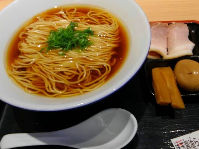 トッピングは別皿で付いて来ます。_松戸富田製麺ららぽーとTOKYO-BAY店