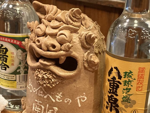 カウンターのシーサーさん。_島の食べものや 南風
