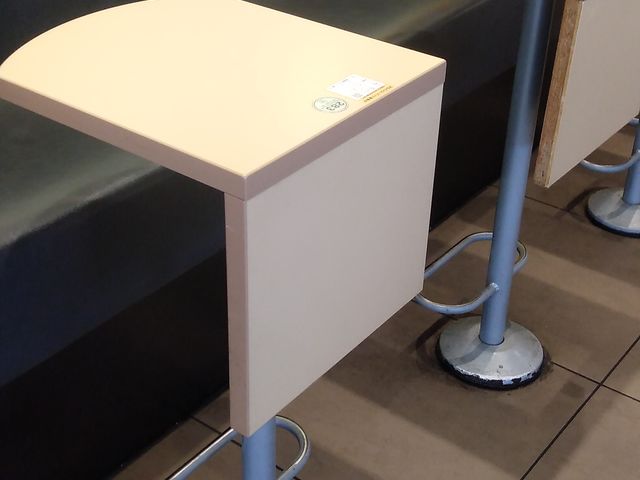 テーブル席_マクドナルド札幌南二条店