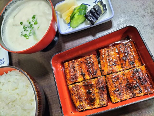 蒲焼は4枚、浅漬けのお漬物は定番の美味しさ!_入船