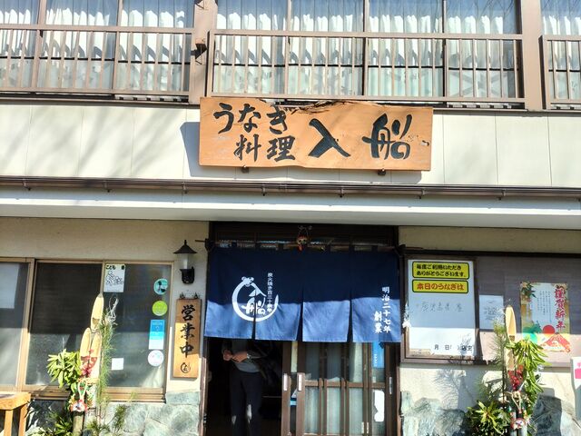 順番に案内してくれます。_入船