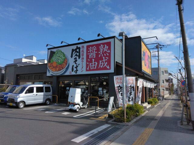 どこも駐車場たっぷりの店舗です、「丸源ラーメン」。_丸源ラーメン 西新井店