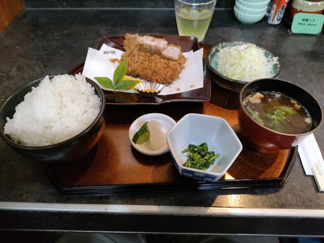 ヒレカツ定食(ごはん大盛)です。_黒福多