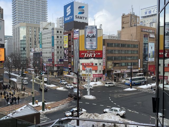 すすきの交差点が直ぐ目の前_COCONO SUSUKINO