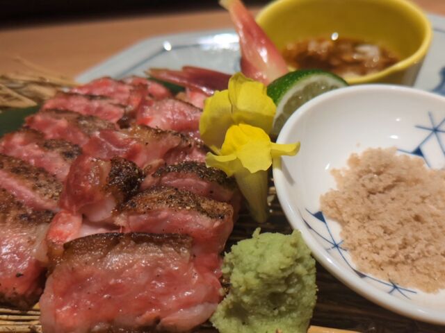 幻の牛とも呼ばれている船小屋牛を藻塩で頂きました!
大満足の一品です_小料理 やま美