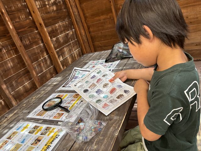 探した鉱石の名前や誕生石など調べることができます。_ストーンハンター 伊勢志摩
