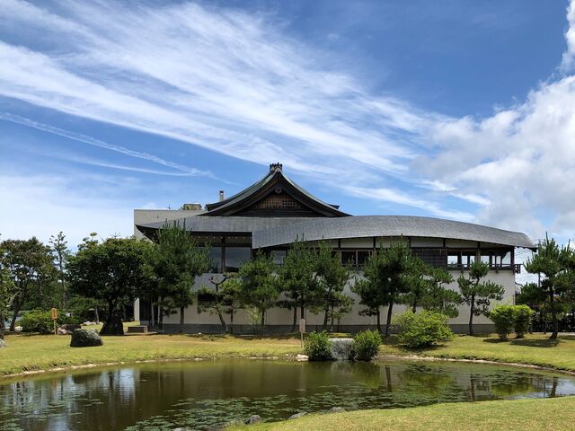 吉崎御坊蓮如上人記念館の庭園_吉崎御坊蓮如上人記念館