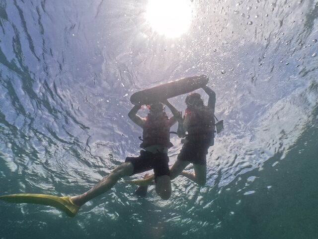 潜って海中から撮った写真をairdropで送ってくれました_マッシブツアーズ
