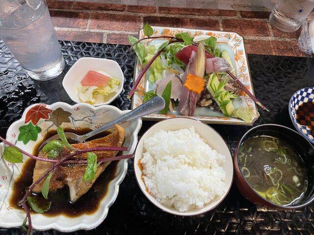 金目鯛煮付け刺身3点盛り定食
ランチ_魚助