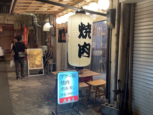 店構え_焼肉 ホルモン 名嘉真