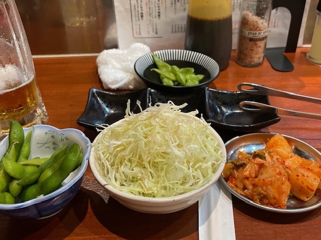 真ん中にせんべろの無限キャベツ_焼肉 ホルモン 名嘉真