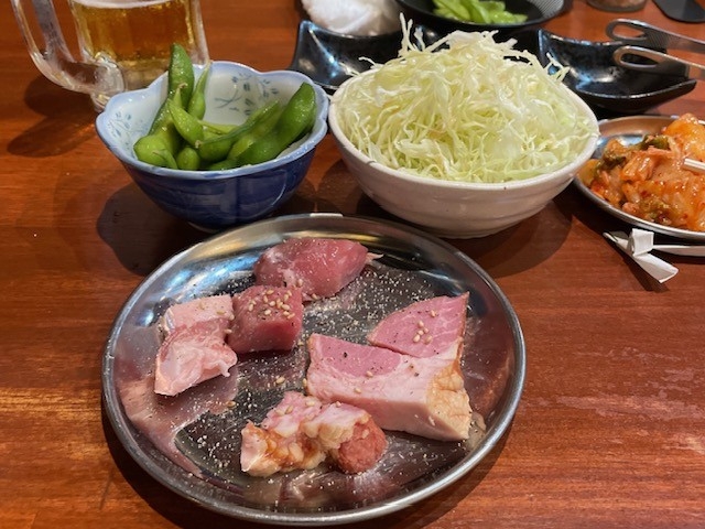 お肉とキャベツ_焼肉 ホルモン 名嘉真