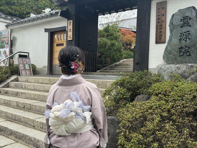 ありえないくらい後ろが出てるし綺麗でもない_梨花和服 嵐山店
