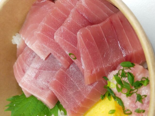 テイクアウトの丼_天然鮪とお酒 鮪笑 ゆうしょう
