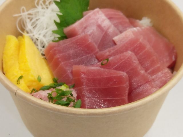 テイクアウトの丼_天然鮪とお酒 鮪笑 ゆうしょう