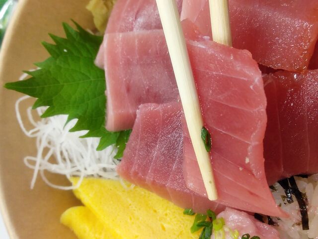 テイクアウトの丼_天然鮪とお酒 鮪笑 ゆうしょう