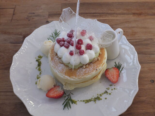 白いパンケーキ_カフェ 坂の下