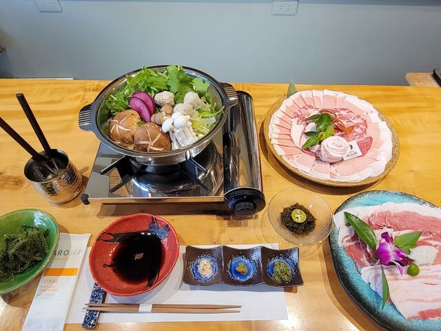 薬味も色々、いろんな食べ方が出来るのも嬉しい_石垣島 アグー豚 美らしゃぶ処 かくれ
