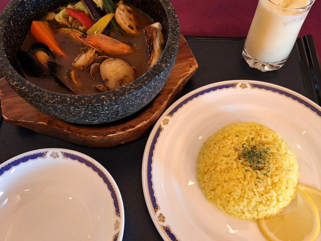 シーフードのスープカレー。ラッシー付きです。_中峰ゴルフ倶楽部