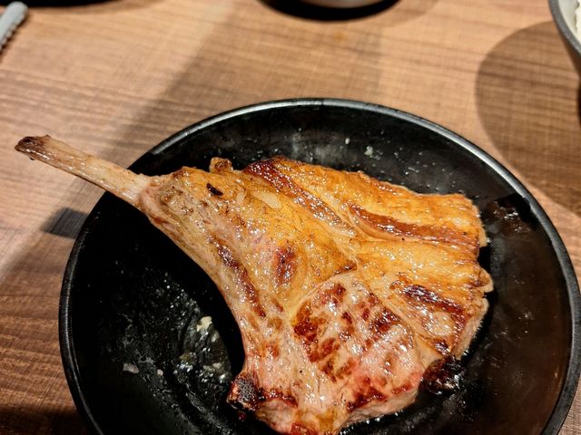 迫力の厚切りラムチョップ。_旭川成吉思汗 大黒屋 函館五稜郭店