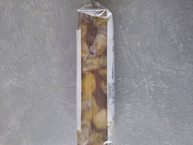 栗の甘露煮が、みっしり入っています。_やまり菓子舗