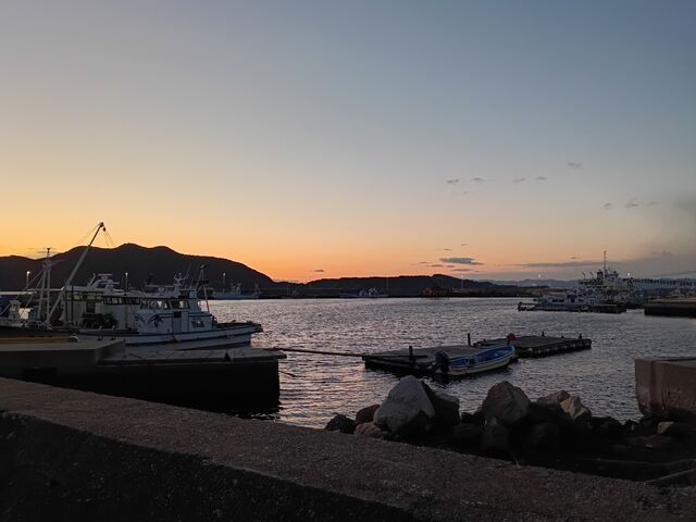 夕暮れの坊勢漁港_坊勢島