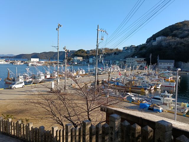 朝に坊勢漁港近くの恵美酒神社の高台からの眺め_坊勢島